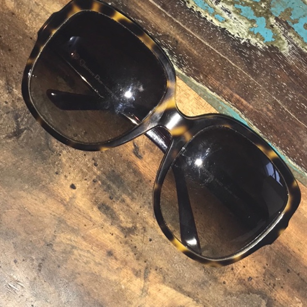 Dior Sunglass w/ Setup - Picture 9 of 13